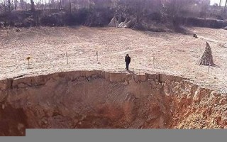 梦见地陷(梦见地陷房倒屋塌是什么征兆)